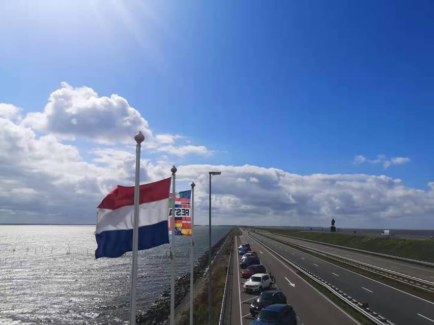 Amsterdam: Giethoorn, Afsluitdijk and Zaanse Schans Day Trip - Giethoorn by boat, bridge, and quiet canal