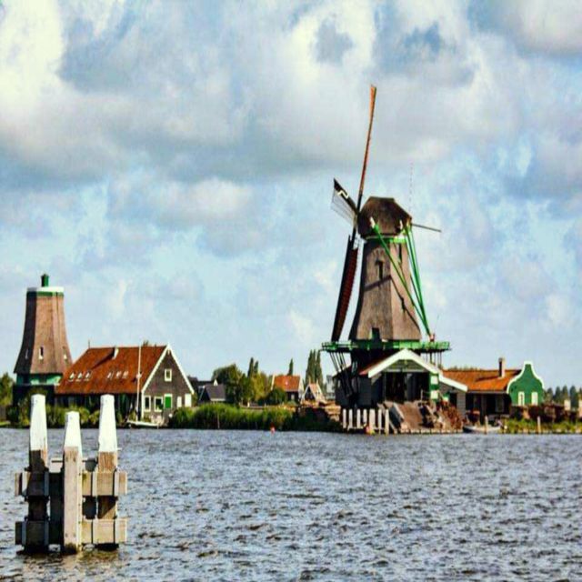 Amsterdam: Giethoorn and Zaanse Schans Windmills Day Tour - Giethoorn from the water