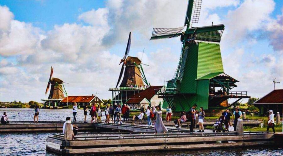 Amsterdam: Giethoorn and Zaanse Schans Windmills Day Tour - Food, tastings, and the small touches