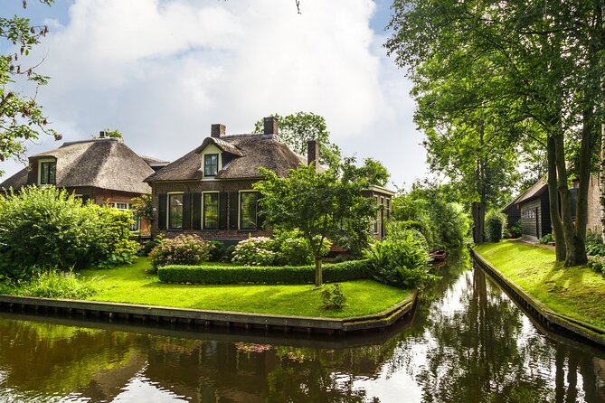Amsterdam: Giethoorn Tour Scenic Cruise, Cheese & Free Time - Why Giethoorn makes a worthwhile day outside Amsterdam