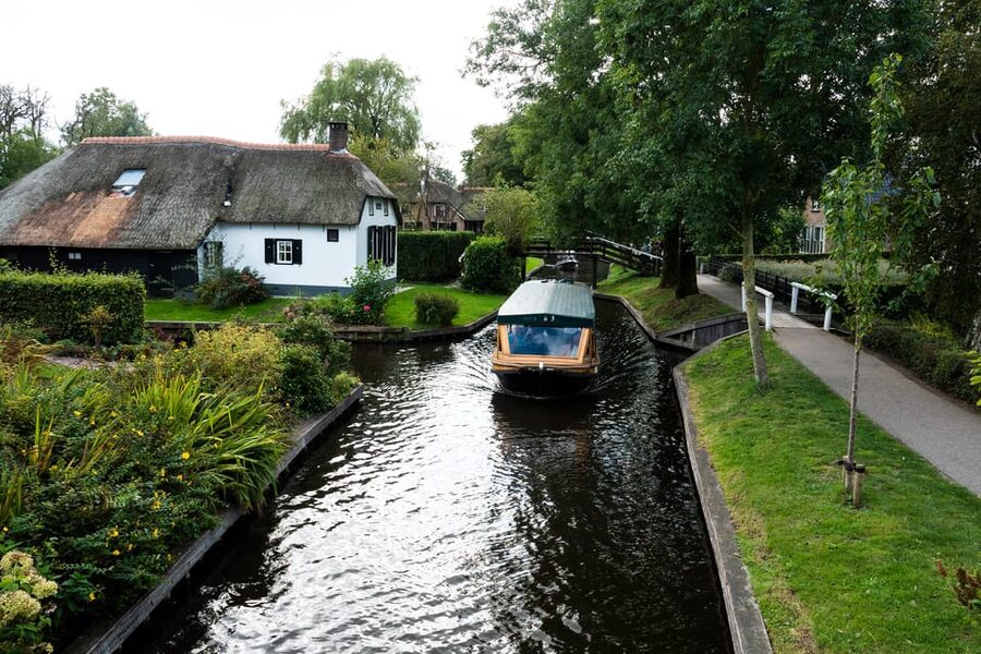 Amsterdam: Giethoorn Tour Scenic Cruise, Cheese & Free Time - How much value do you get for $75?