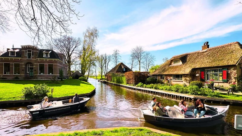 Amsterdam: Giethoorn & Zaanse Schans Small Group Day Trip - Food, drinks, and what to pack
