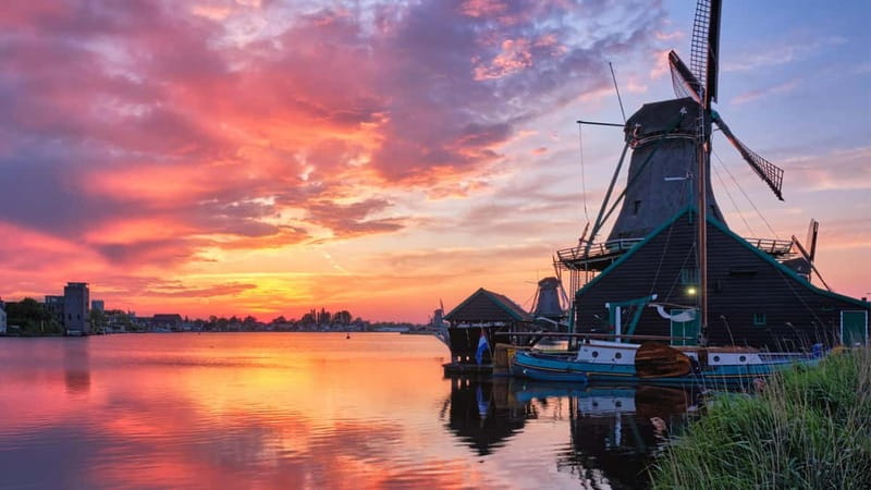 Amsterdam: Giethoorn & Zaanse Schans Small Group Day Trip - The guide can shape the whole day