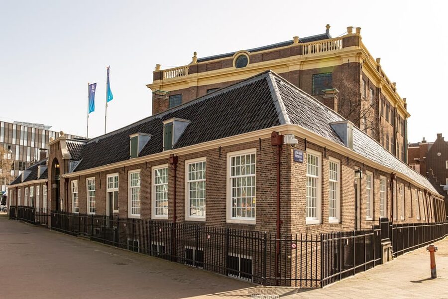Amsterdam: Guided Anne Frank Small-Group Walking Tour - Zuiderkerk and the changing city