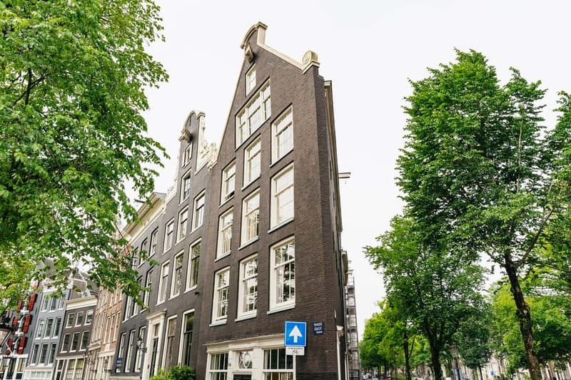 Amsterdam: Guided Bike Tour City Centre in EN/DE/FR/ES - Artis Zoo and the Maritime Quarter