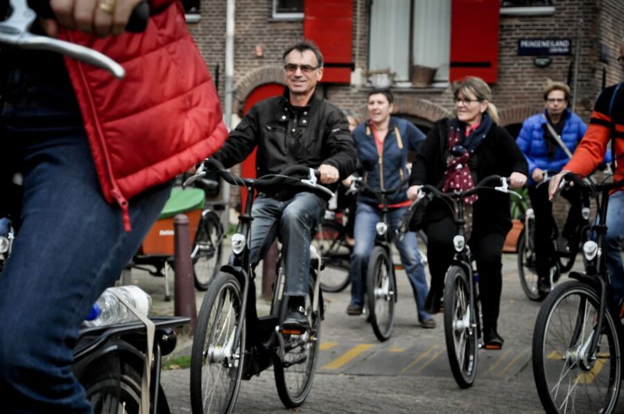 Amsterdam: Guided City Bike Tour in French - Why a bicycle is the right way to meet Amsterdam