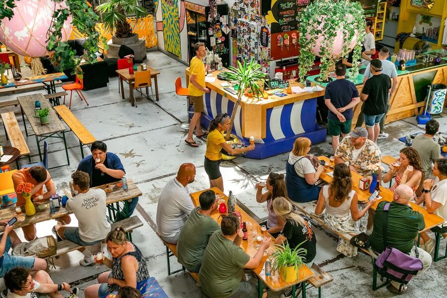 Amsterdam: Guided Craft Beer Brewery Bus Tour with Tastings - Finding the bus at Overhoeksplein