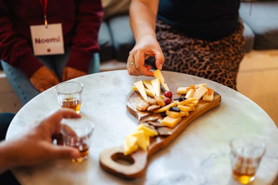Amsterdam: Guided Cultural Food Tour in German or English - Key points at a glance