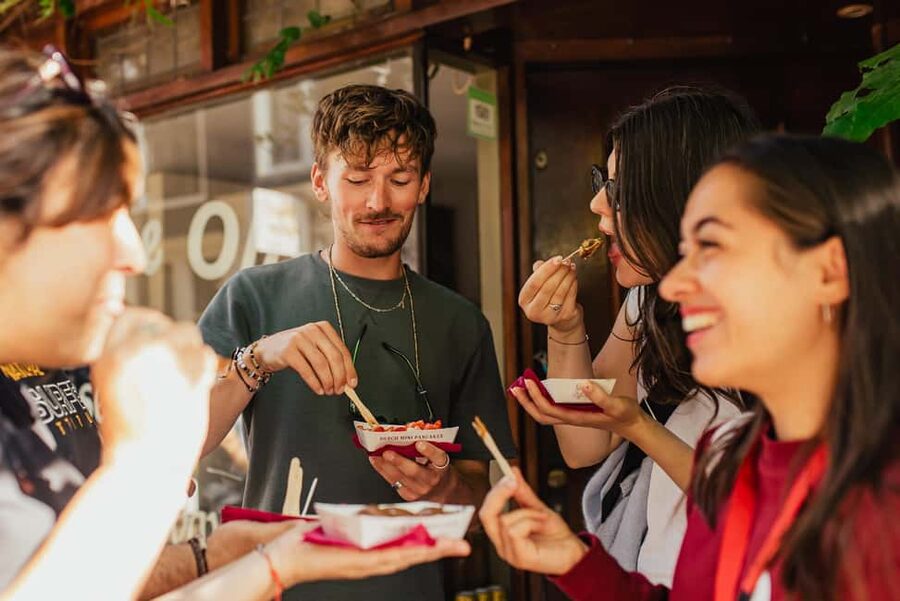 Amsterdam: Guided Cultural Food Tour in German or English - How the food fits between the landmarks