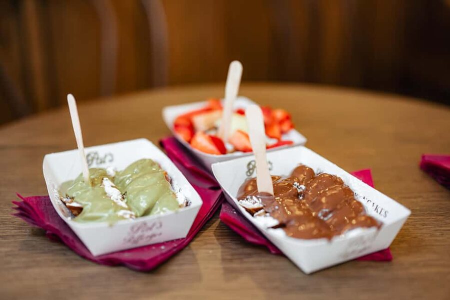Amsterdam: Guided Cultural Food Tour in German or English - Guide quality and group size