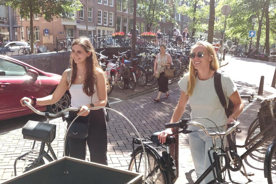 Amsterdam: Guided Food Tour with Tastings - Haringhappen and the Dutch food tradition