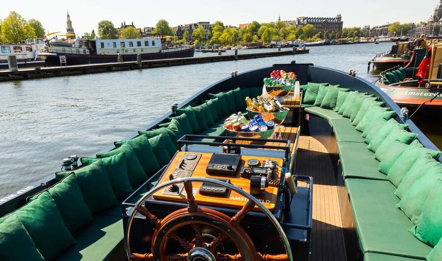 Amsterdam: Guided Open Boat Canal Cruise Including Drink - What the guide adds in one hour