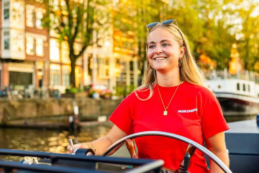 Amsterdam: Guided Open Boat Canal Cruise Including Drink - One drink or an open bar?