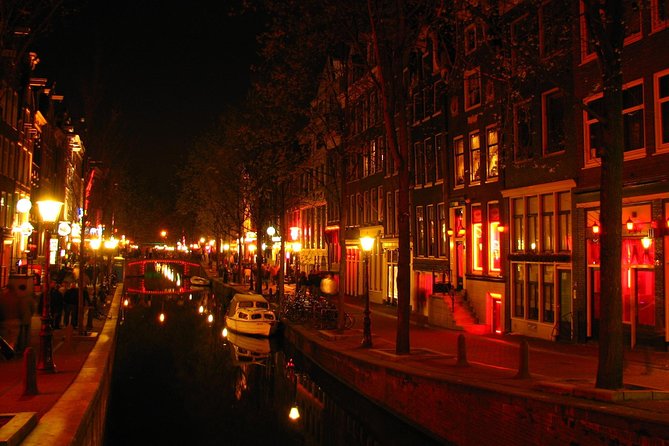 Amsterdam: Guided Red Light District and City Walking Tour - The smallest house and the pressure of limited space