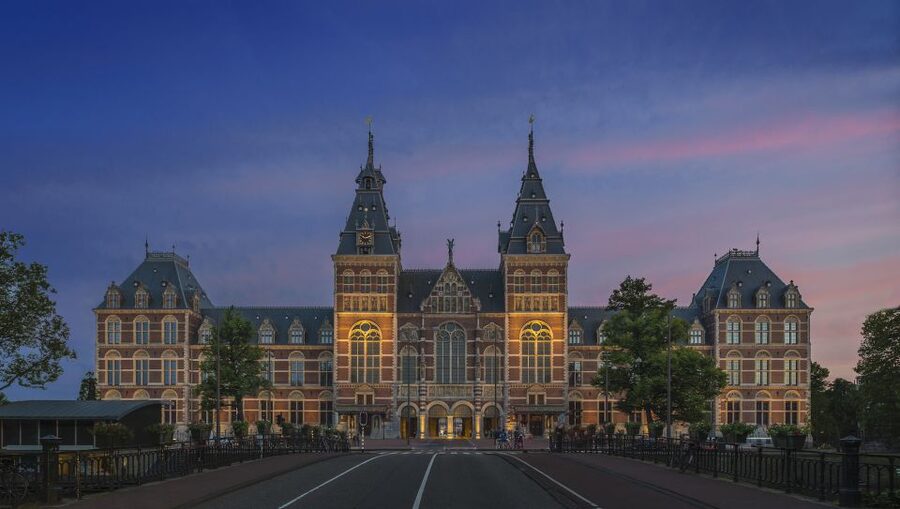 Amsterdam: Guided Rijksmuseum Tour in Spanish - Who should book this Spanish guided visit?