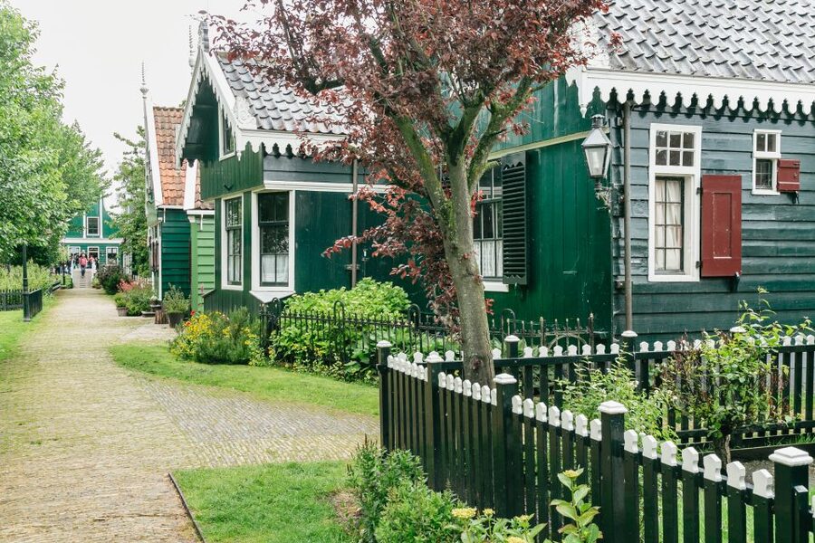 Amsterdam: Guided Zaanse Schans, Windmills & Cheese Tour - Walking into the windmill village