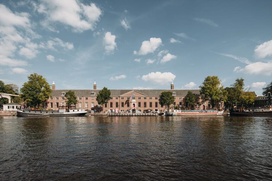 Amsterdam: H'ART Museum Entry Ticket - Entering the former Amstelhof on the Amstel