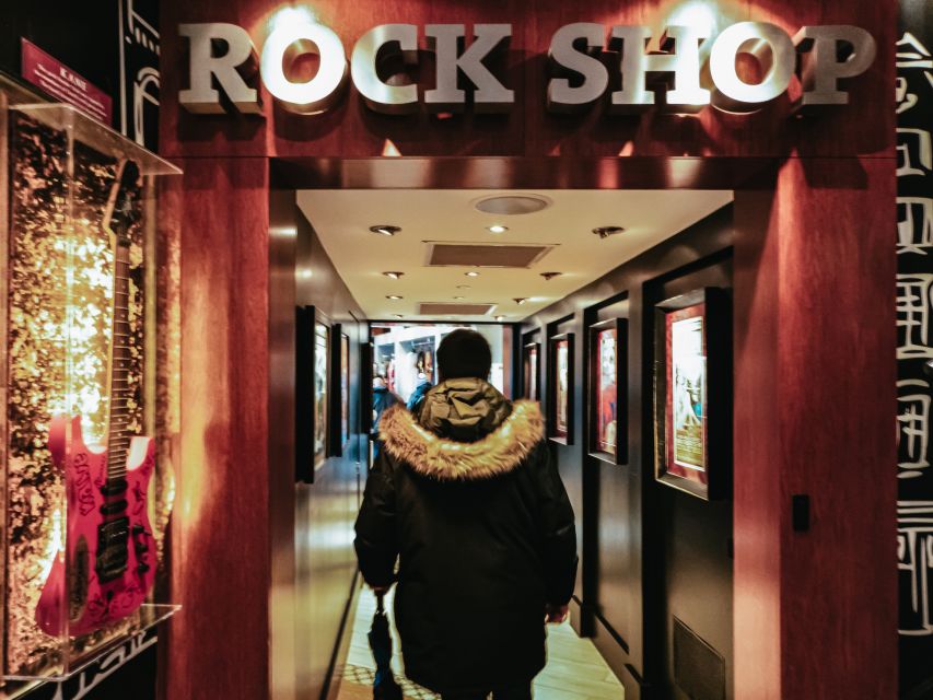 Amsterdam: Hard Rock Cafe Experience - Arriving at Max Euweplein beside the canal