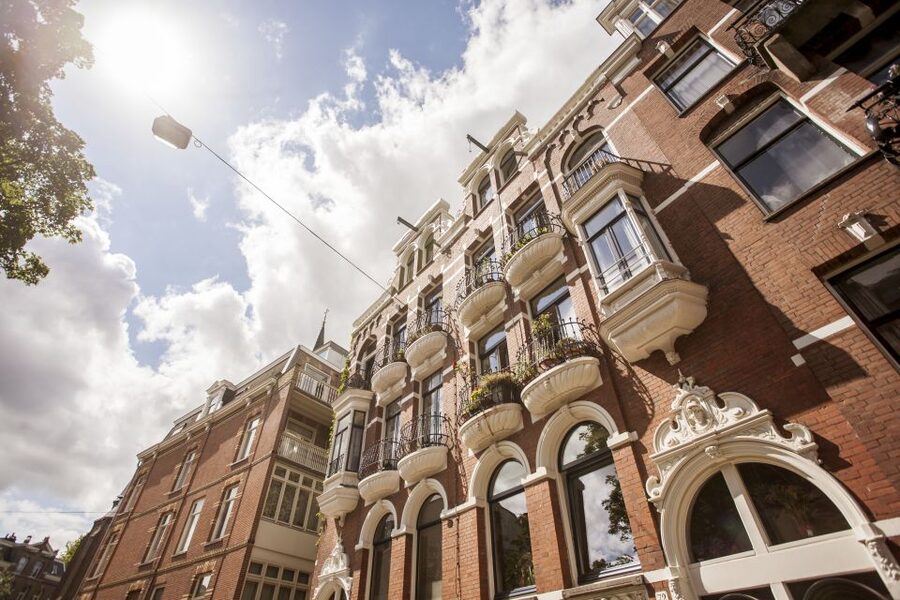 Amsterdam: Hidden Gems & Highlights Guided Bike Tour - The café break and the value of a pause