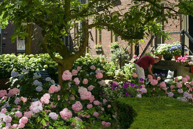 Amsterdam: Hidden Gems Walking Tour in German - Three hofjes and the quieter side of Jordaan