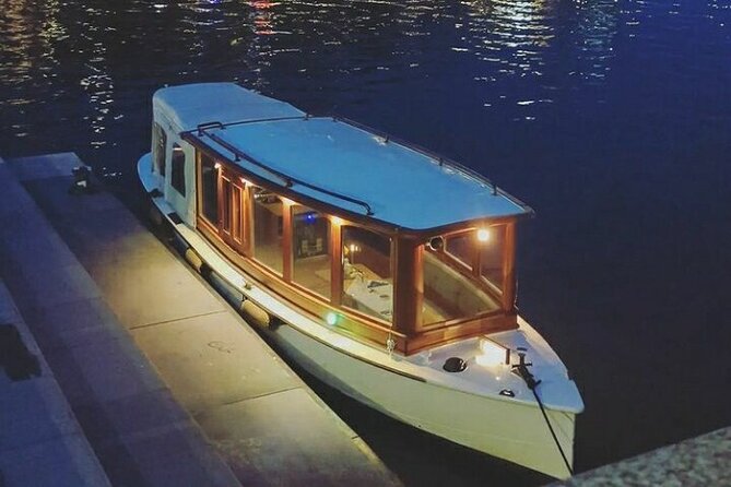 Amsterdam Highlights Canal Cruise with a Drink - A UNESCO-protected canal setting