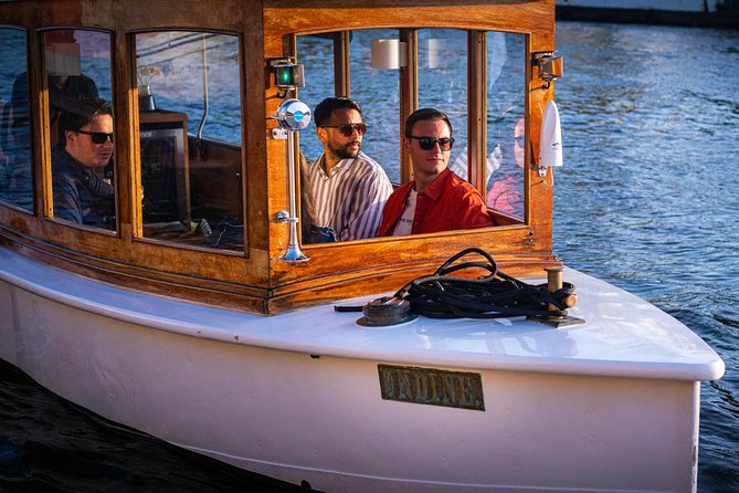 Amsterdam Highlights Canal Cruise with a Drink - The Skinny Bridge and Amsterdam’s postcard view