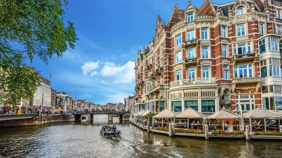Amsterdam: Highlights & Hidden Gems Private Walking Tour - Why a private Amsterdam walk can be worth the price