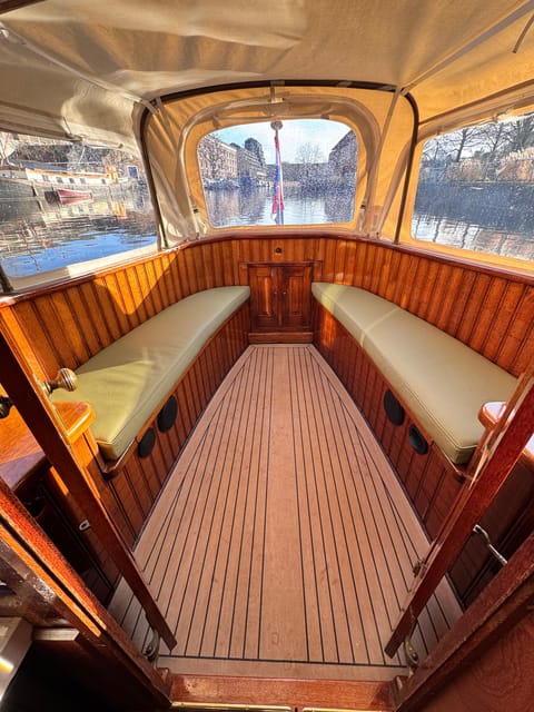 Amsterdam: Historic Boat Cruise with open bar and nibbles - What $69 buys you