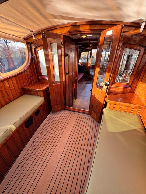 Amsterdam: Historic Boat Cruise with open bar and nibbles - Who will enjoy this cruise most