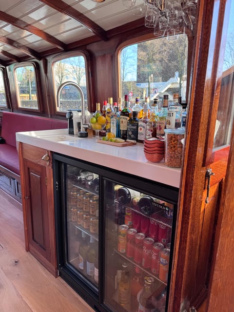Amsterdam: Historic Boat Cruise with open bar and nibbles - Weather, timing, and practical comfort
