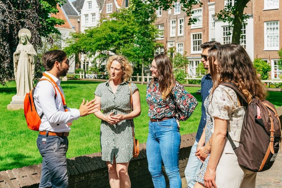 Amsterdam: Historical Highlights Walking Tour with Tasting - Who should book this Amsterdam walk?