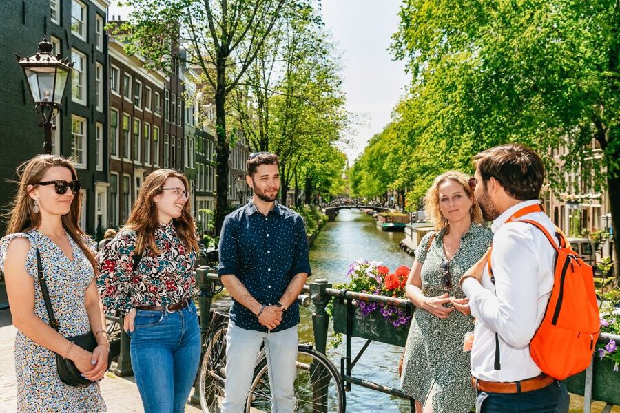 Amsterdam: Historical Highlights Walking Tour with Tasting - Starting at Dam Square