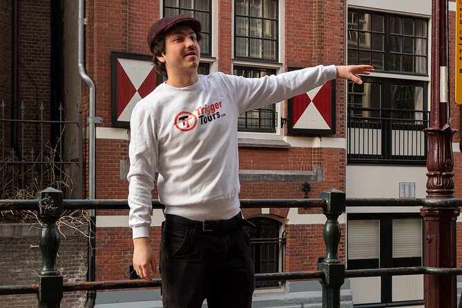 Amsterdam: History, Culture & Highlights tour - Meeting your guide at Damrak