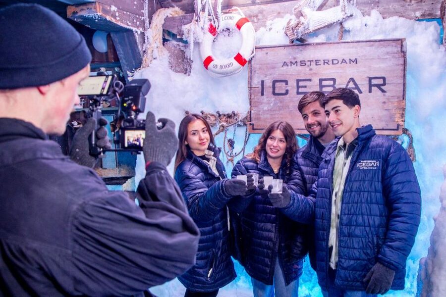 Amsterdam: Icebar Entry Ticket with 3 Drinks - Staff, atmosphere, and the social side