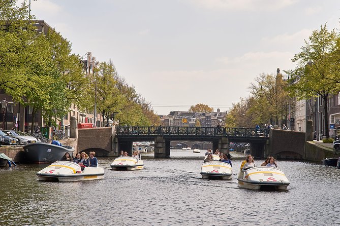 Amsterdam Independent Sightseeing by Pedal Boat - The first minutes on the water