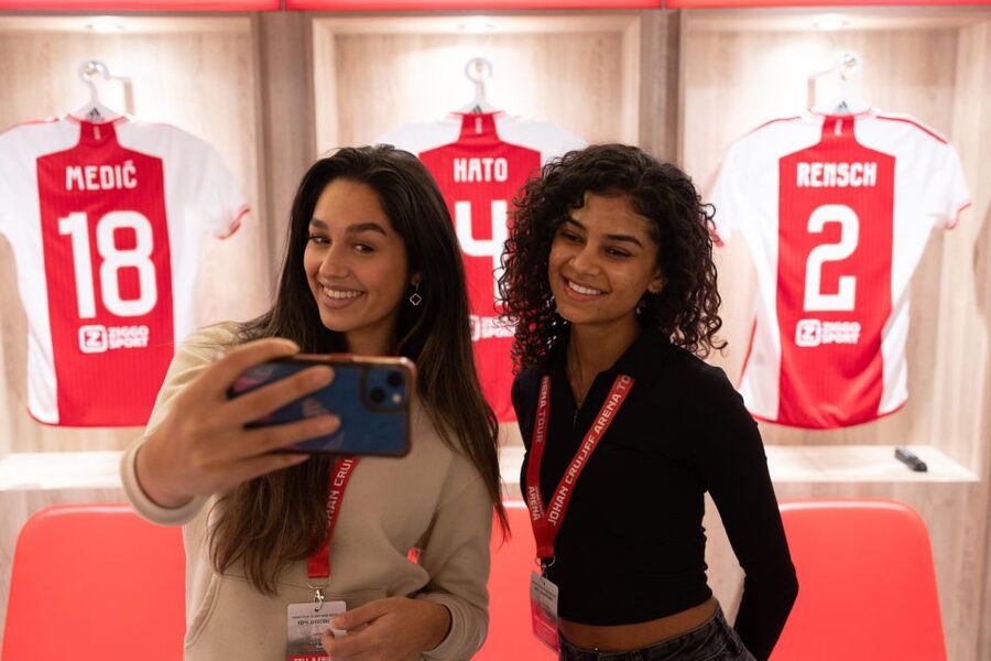 Amsterdam: Johan Cruijff ArenA Tour with Optional Guide - Self-guided audio or a live guide?