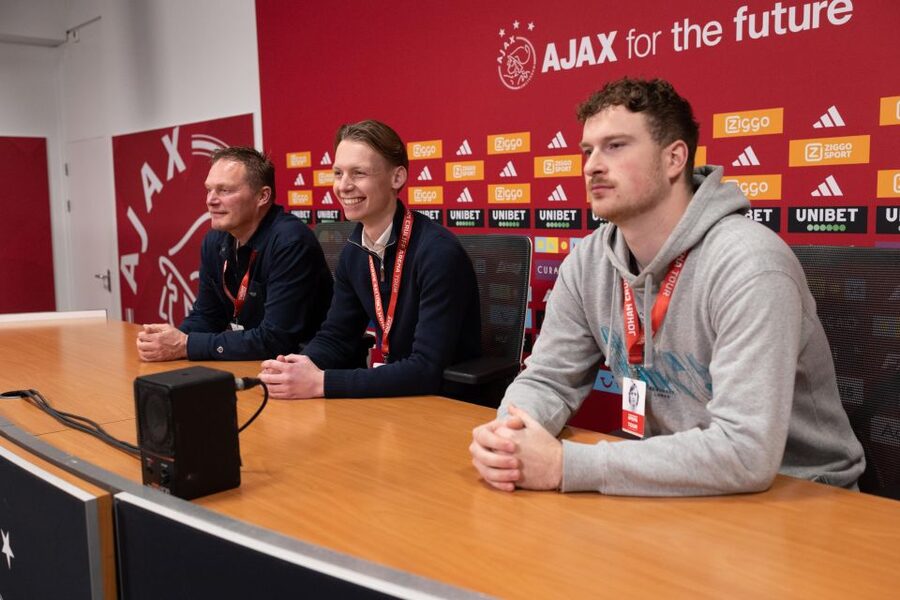 Amsterdam: Johan Cruijff ArenA Tour with Optional Guide - Bags, photos, and the Ajax Fanshop