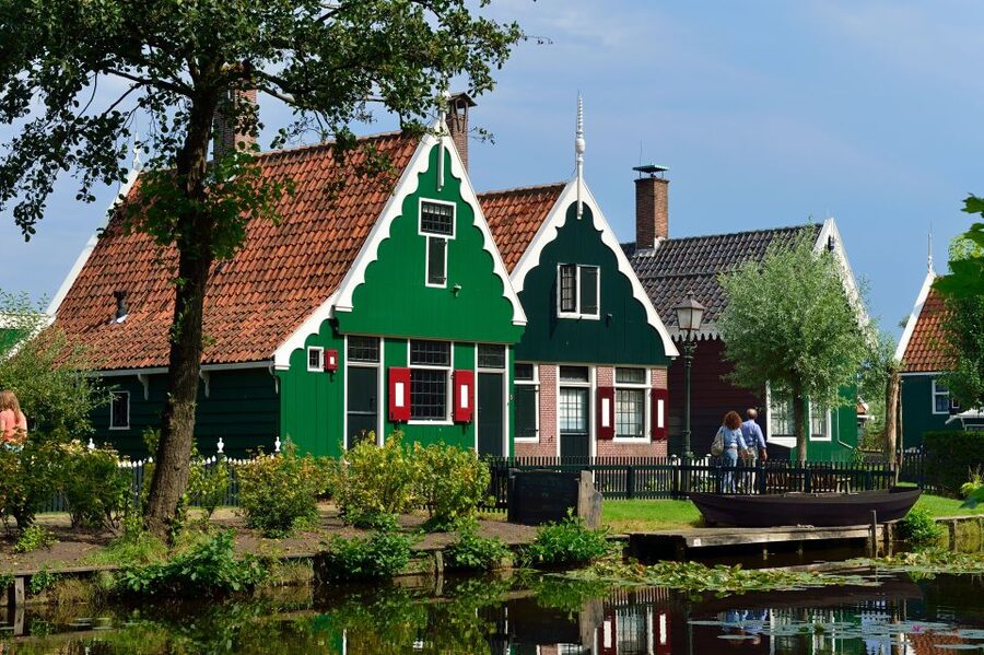 Amsterdam: Keukenhof and Zaanse Schans Live Guided Day Tour - The bus ride from Amsterdam to the gardens