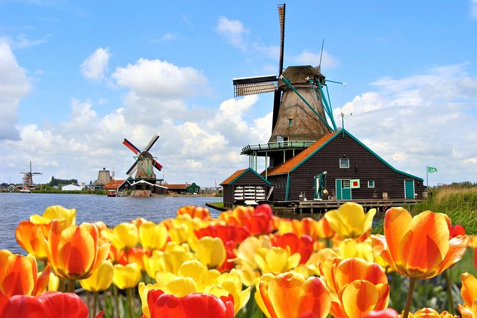 Amsterdam: Keukenhof and Zaanse Schans Windmills Guided Day Trip - Zaanse Schans and its working windmills