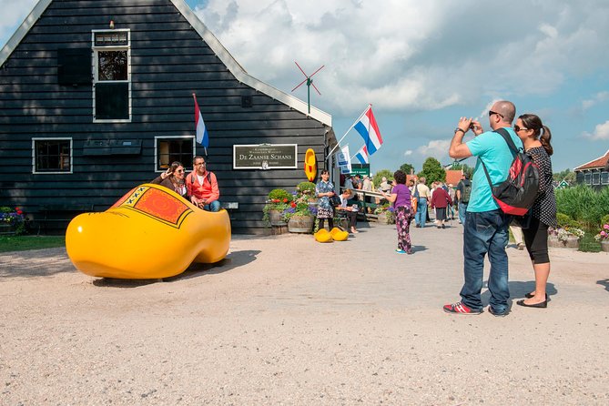 Amsterdam: Keukenhof and Zaanse Schans Windmills Guided Day Trip - Guides, vehicles, and group size