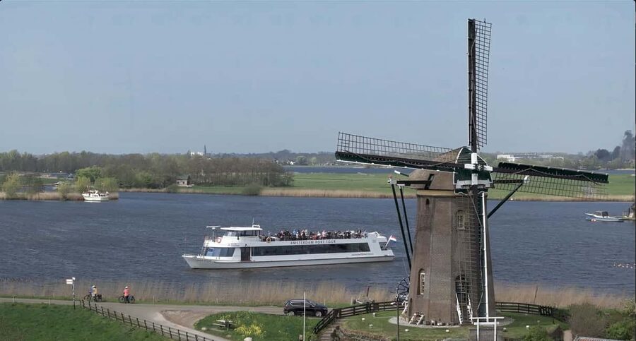 Amsterdam: Keukenhof, Tulip Farm Full-Day Tour with Cruise - Why this day works better than a simple Keukenhof transfer