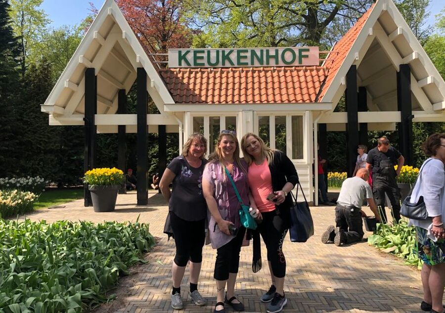 Amsterdam: Keukenhof Tulip Garden and Giethoorn Experience - Who should book this experience?