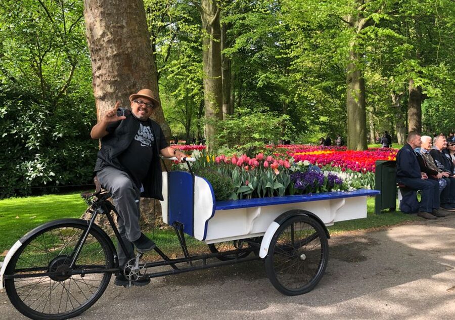 Amsterdam: Keukenhof Tulip Garden and Giethoorn Experience - The morning ride from Amsterdam