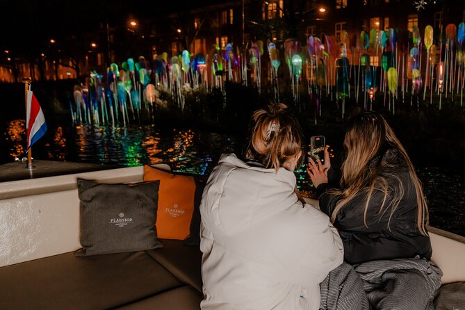Amsterdam Light Festival: Canal Cruise + Bite & Unlimited Drinks - What the 75-minute route feels like
