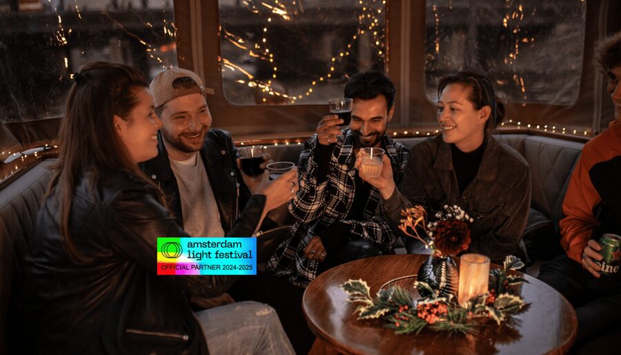 Amsterdam: Light Festival Cruise With Drinks & Snacks - Magere Brug and the narrow canal ring