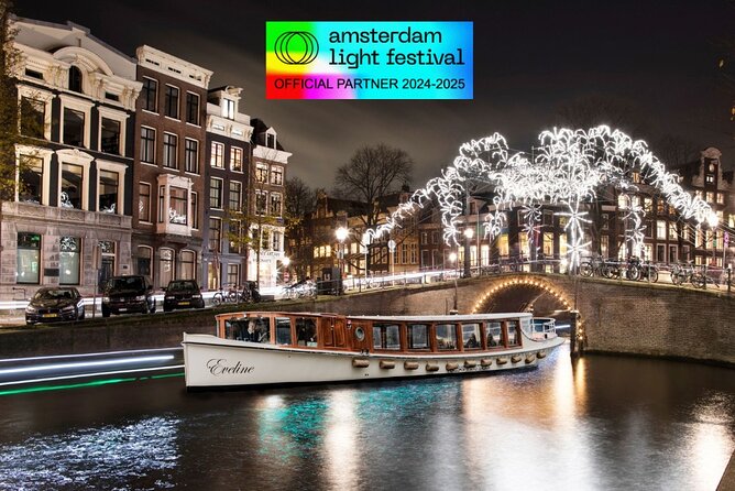 Amsterdam Light Festival: Heated Boat Cruise + Hot Drinks & Bite - The covered boat: warm shelter with a few tradeoffs