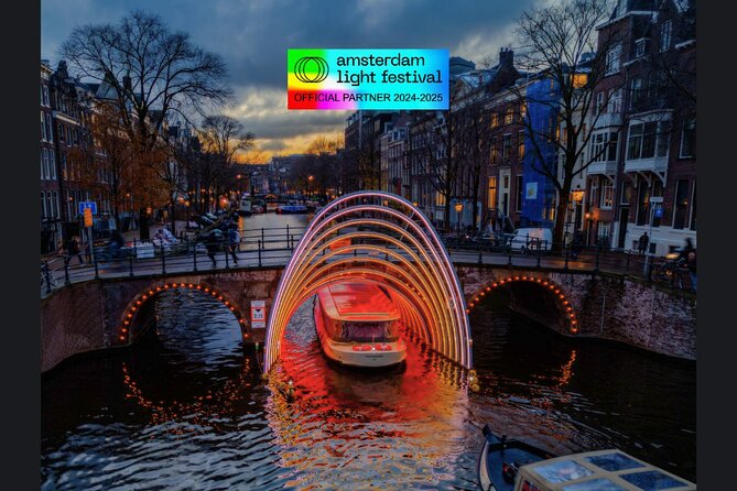 Amsterdam Light Festival: Heated Boat Cruise + Hot Drinks & Bite - Drinks and snacks: when the upgrade earns its price