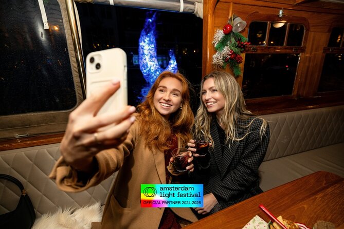 Amsterdam Light Festival: Heated Boat Cruise + Hot Drinks & Bite - What the 75-minute cruise is like