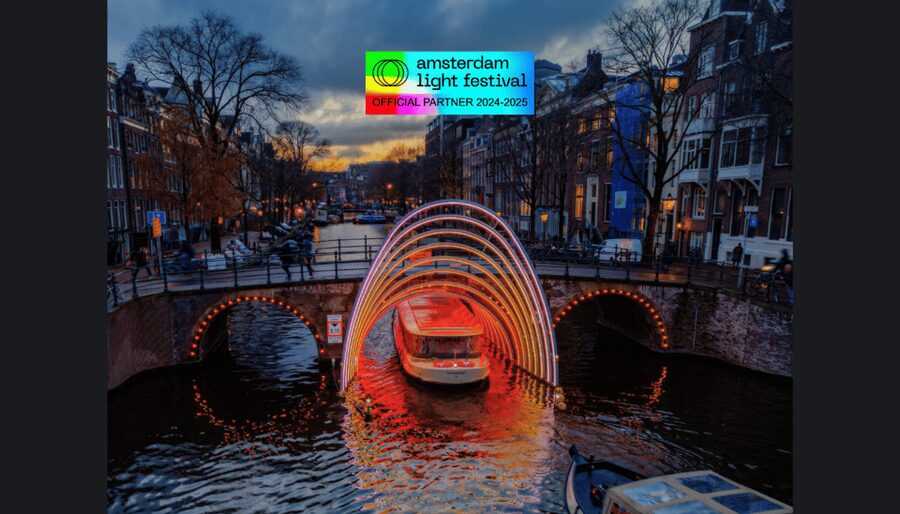 Amsterdam: Light Festival Heated Cruise w/ Drinks & Snacks - Hortus Botanicus and the Magere Brug