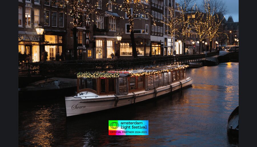 Amsterdam: Light Festival Heated Cruise w/ Drinks & Snacks - Brouwersgracht and Haarlemmersluis